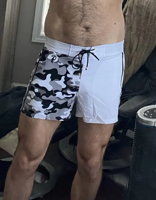 Customer photo from Joe review of Split Camo White Swim Shorts - 3"